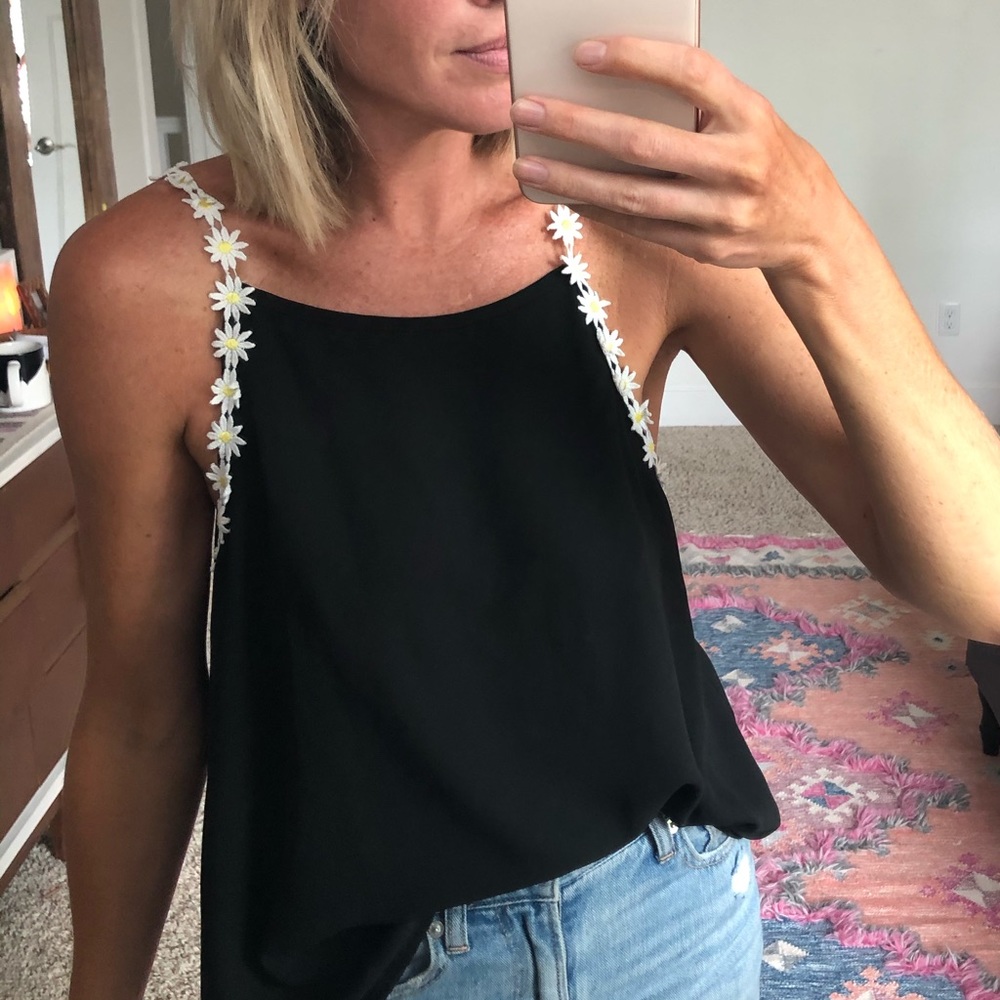 Daisy trim strap black tank low back